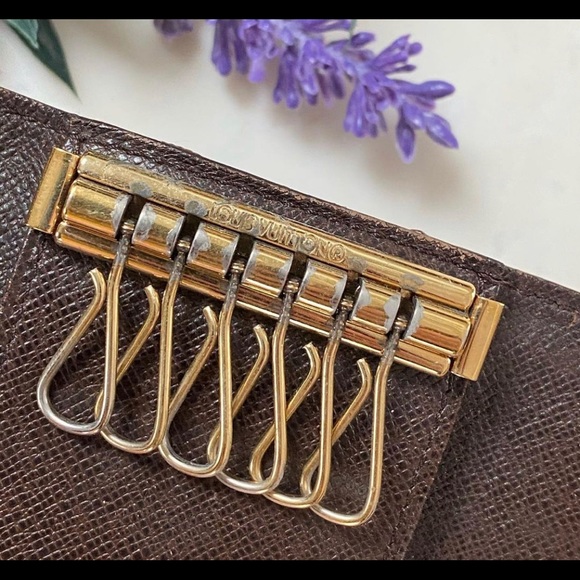 Louis Vuitton 6-Key Holder - Picture 6 of 11